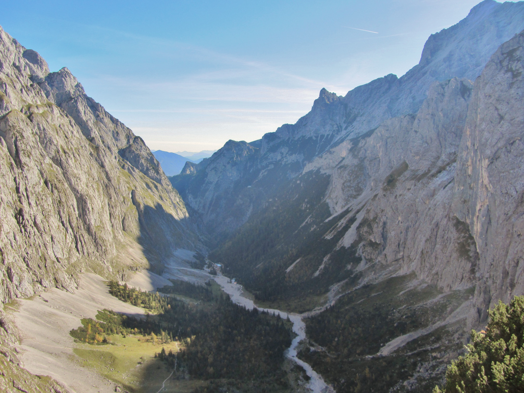 Zugspitze mit Blick ins Höllental